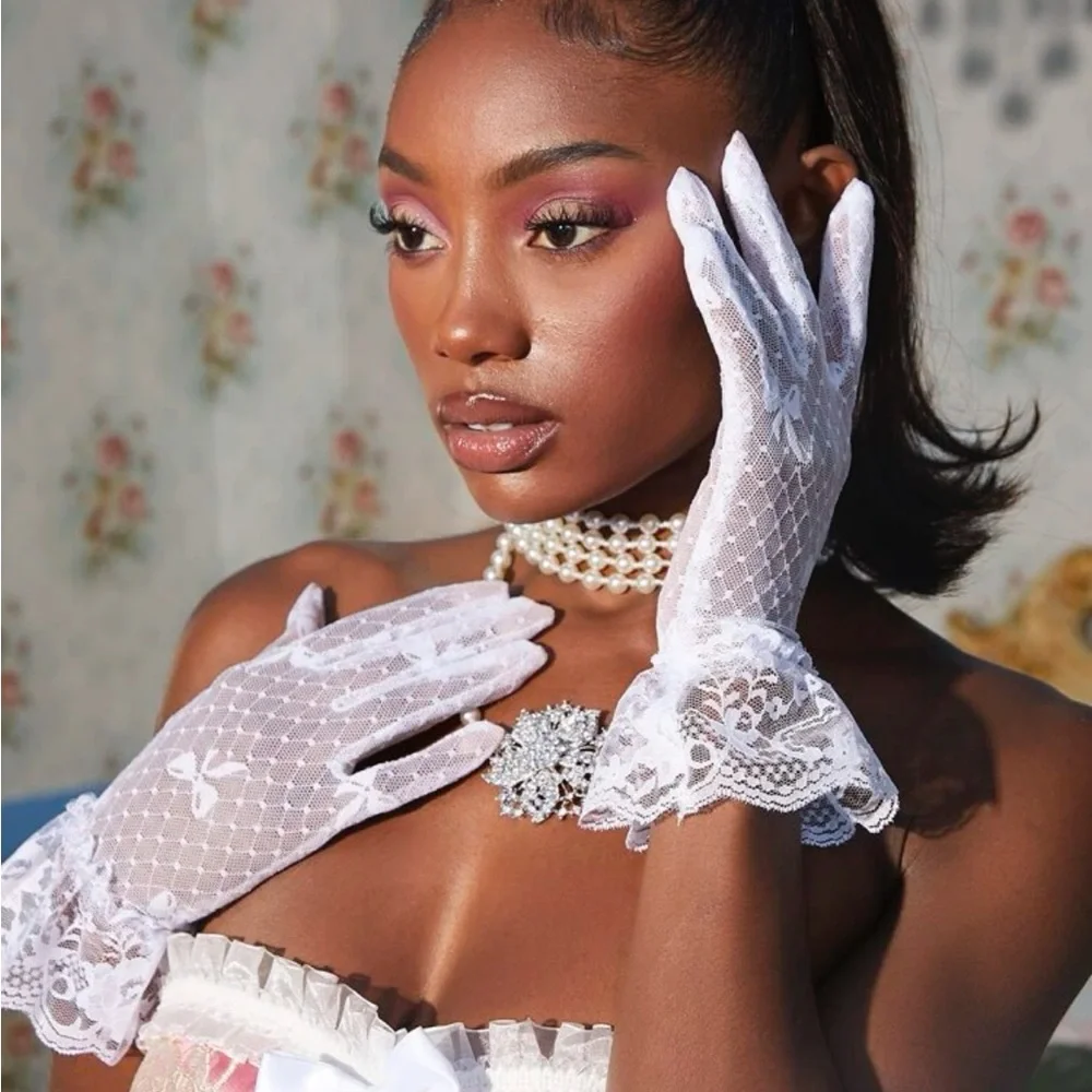 Belle Bow Pattern Lace Gloves